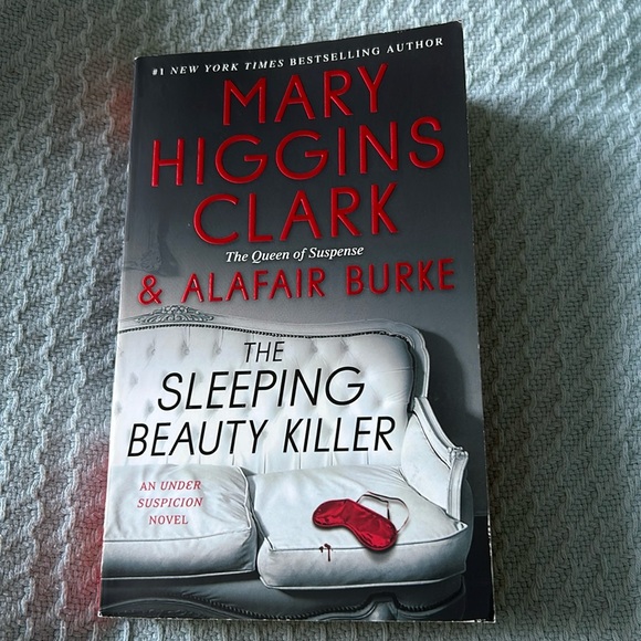 Mary Higgins Clark and Alafair Burke paperback book The Sleeping Beauty Killer - Picture 1 of 2